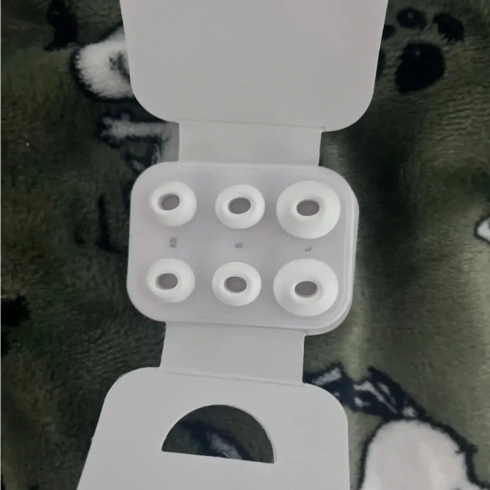 Apple White Wireless Earbuds with Charging Case AirPod pros 2